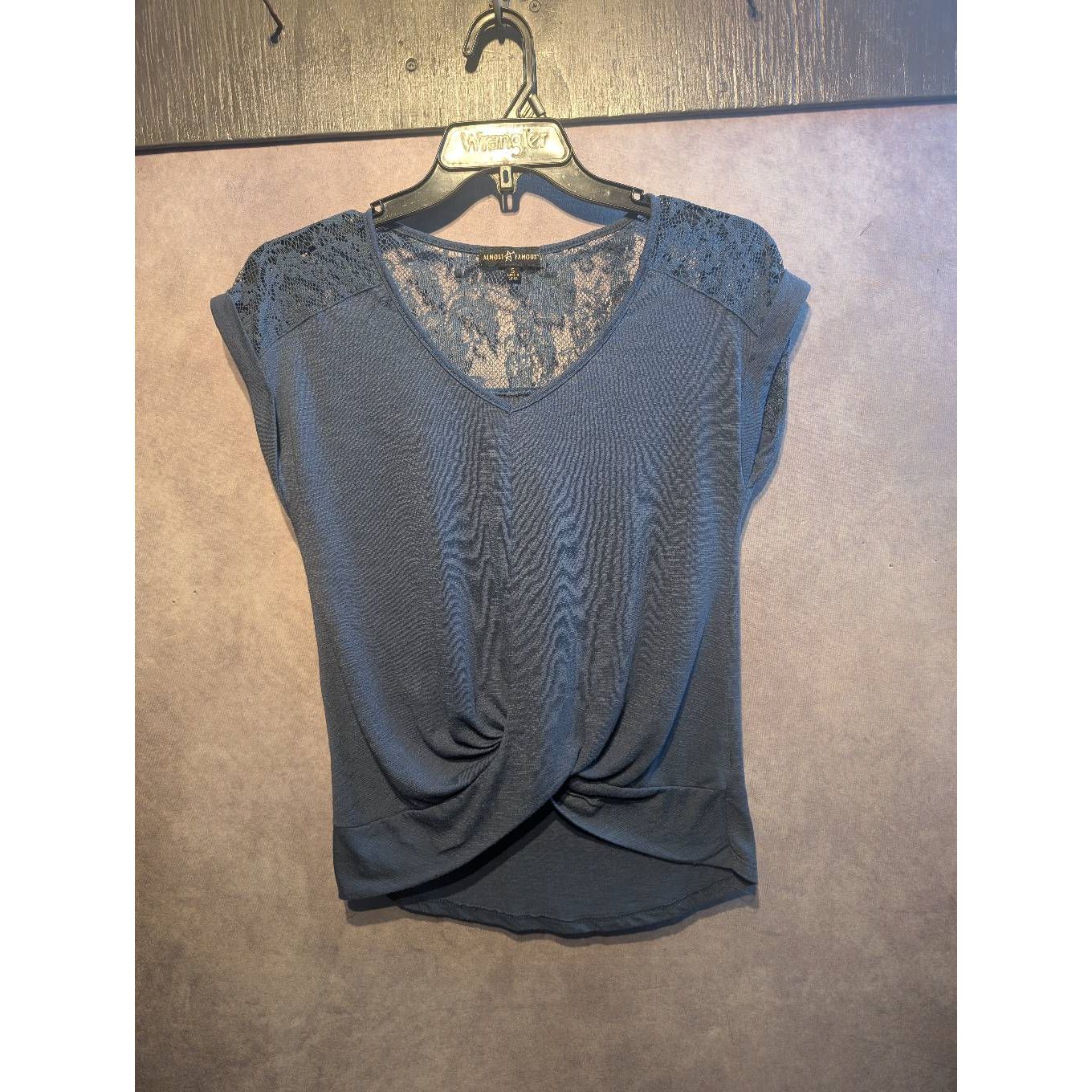 Almost Famous Lace Back Knotted Front T-Shirt Small